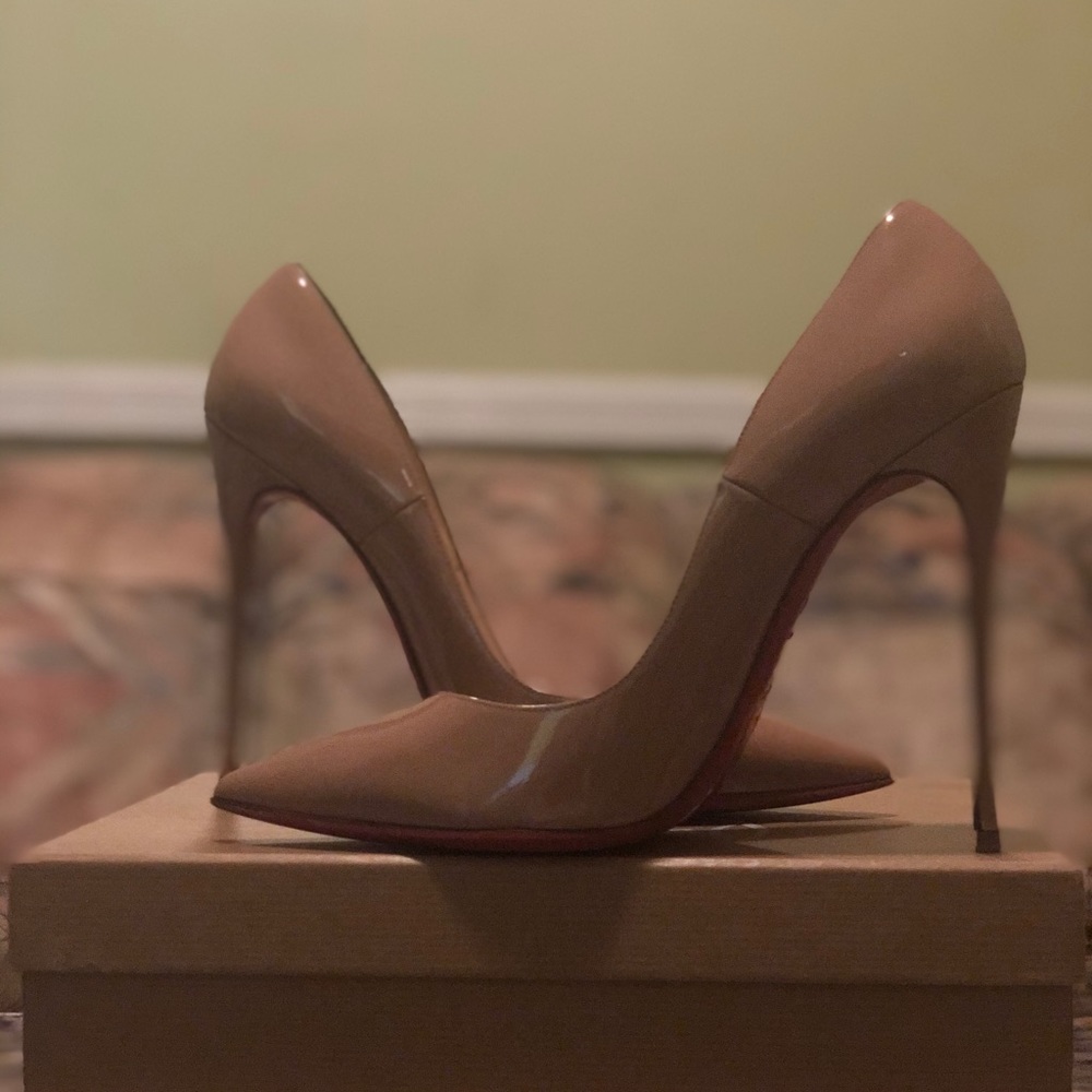 Christian Louboutin So Kate in nude